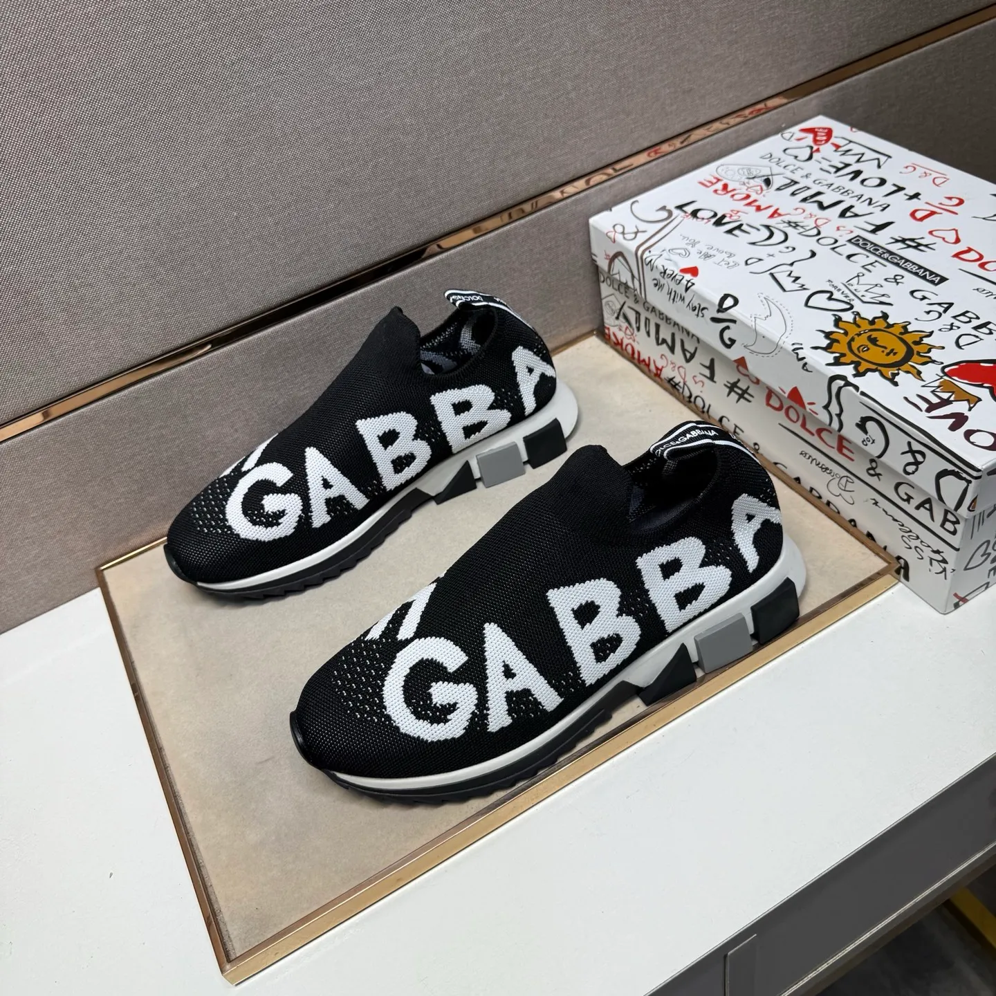 ⬛️Men's shoes 💰p340【DG～】couple casual shoes, 2025z cabinet sales simultaneously 🔶Size: 35-44#️⃣ 🔷1 color🔜The upper is made of multi-material splicing➕Mesh lining, comfortable and breathable, sole: original comfortable, wear-resistant and non-slip outsole, ⚠️Real shot📱Photographed🎬The real thing is better📢📢📢